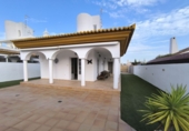Chalet independiente con terreno en venta en Ayamonte ref: TR183028 foto