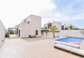 Chalet independiente con terreno en venta en la España, Torrevieja, ref: TR186384 foto