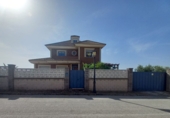 Отдельно стоящий дом с участком на продажу в городе Линарес. Фото