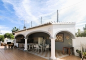 Chalet independiente con terreno en venta en Oliva ref: TR185755 foto