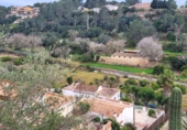 Отдельно стоящий дом с участком на продажу в городе Tortosa. Фото