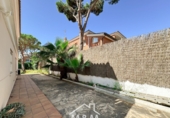 Chalet independiente con terreno en alquiler en Gavà ref: TR233569 foto