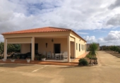 Chalet independiente con terreno en venta en Navalvillar de Pela ref: TR253701 foto