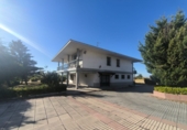 Отдельно стоящий дом с участком на продажу в городе Cabrerizos. Фото