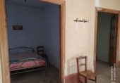 Дом с участком на продажу в городе Aínsa. Фото