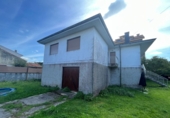 Отдельно стоящий дом с участком на продажу в городе Noja. Фото