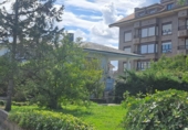 Отдельно стоящий дом с участком на продажу в городе Noja. Фото