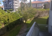 Отдельно стоящий дом с участком на продажу в городе Noja. Фото