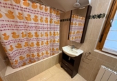 Отдельно стоящий дом с участком на продажу в городе Argoños. Фото