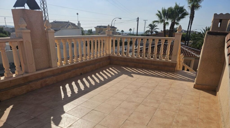 Alicante - Urbanización Doña Pepa - 650m2