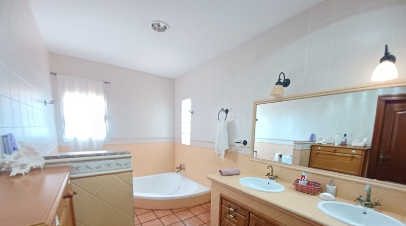 Almería - Las Herrerías - 1600m2