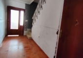 Отдельно стоящий дом с участком на продажу в городе Bailén. Фото