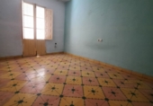 Отдельно стоящий дом с участком на продажу в городе Bailén. Фото