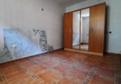 Отдельно стоящий дом с участком на продажу в городе Bailén. Фото