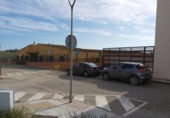Отдельно стоящий дом с участком на продажу в городе Bailén. Фото