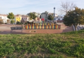 Отдельно стоящий дом с участком на продажу в городе Bailén. Фото