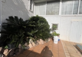 Отдельно стоящий дом с участком на продажу в городе Canet d'en Berenguer. Фото