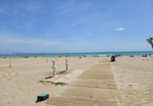 Отдельно стоящий дом с участком на продажу в городе Canet d'en Berenguer. Фото