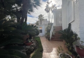 Отдельно стоящий дом с участком на продажу в городе Canet d'en Berenguer. Фото