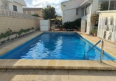 Отдельно стоящий дом с участком на продажу в городе Canet d'en Berenguer. Фото