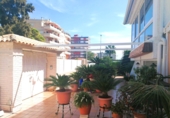 Отдельно стоящий дом с участком на продажу в городе Canet d'en Berenguer. Фото