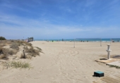 Отдельно стоящий дом с участком на продажу в городе Canet d'en Berenguer. Фото