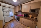 Отдельно стоящий дом с участком на продажу в городе Añe. Фото