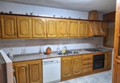 Отдельно стоящий дом с участком на продажу в городе Huéscar. Фото