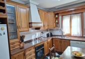 Отдельно стоящий дом с участком на продажу в городе Huéscar. Фото