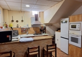 Отдельно стоящий дом с участком на продажу в городе Huéscar. Фото