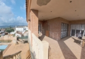 Дом с участком на продажу в городе el Vendrell. Фото