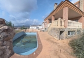 Дом с участком на продажу в городе el Vendrell. Фото