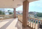Дом с участком на продажу в городе el Vendrell. Фото