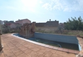Дом с участком на продажу в городе el Vendrell. Фото