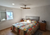 Отдельно стоящий дом с участком на продажу в городе Deltebre. Фото