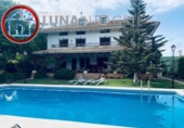 Вилла с участком на продажу в городе Альбасете. Фото