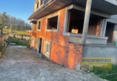 Загородный дом с участком на продажу в городе Vilar de Sarria Фото