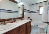 Chalet independiente con terreno en venta en la España, La Puebla de Castro, ref: TR333277 foto