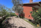Отдельно стоящий дом с участком на продажу в городе Sant Fost de Campsentelles Фото