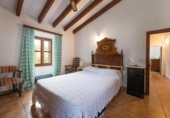 Дом с участком на продажу в городе Andratx Фото