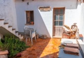 Отдельно стоящий дом с участком на продажу в городе Феланич Фото