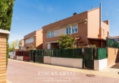 Chalet independiente con terreno en venta en la España, Zaragoza, ref: TR405047 foto