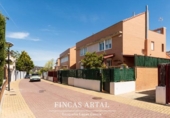 Chalet independiente con terreno en venta en la España, Zaragoza, ref: TR405047 foto
