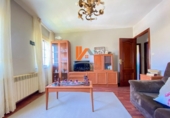 Дом с участком на продажу в городе Сантьяго-де-Компостела Фото