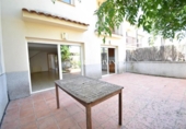 Дом с участком на продажу в городе Castellet Фото