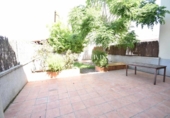 Дом с участком на продажу в городе Castellet Фото