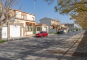 Отдельно стоящий дом с участком на продажу в городе Santa Fe Фото