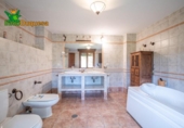 Chalet independiente con terreno en venta en la España, Alhendín, ref: TR365821 foto