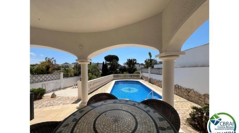 Gerona - Empuriabrava - 542m2