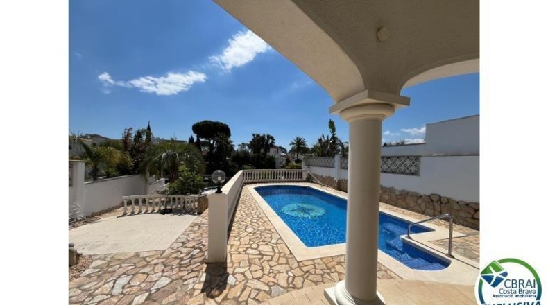 Gerona - Empuriabrava - 542m2